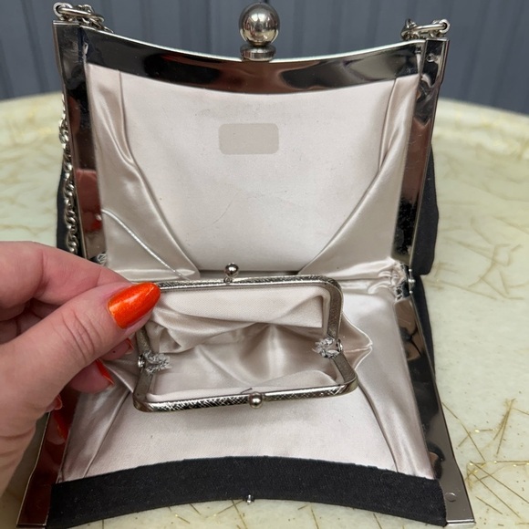 Vintage Black Pleated Clutch with Adjustable Chain Kiss Lock Evening Bag - Picture 7 of 12